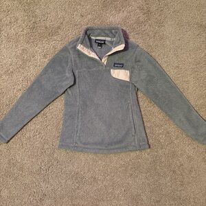 Grey Patagonia fleece pullover #outdoorwear